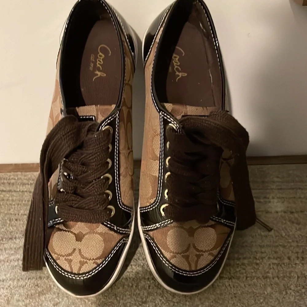 Coach Sneakers Women Size 8 Brown Tan Signature Logo Patent Leather Detail - Picture 4 of 12
